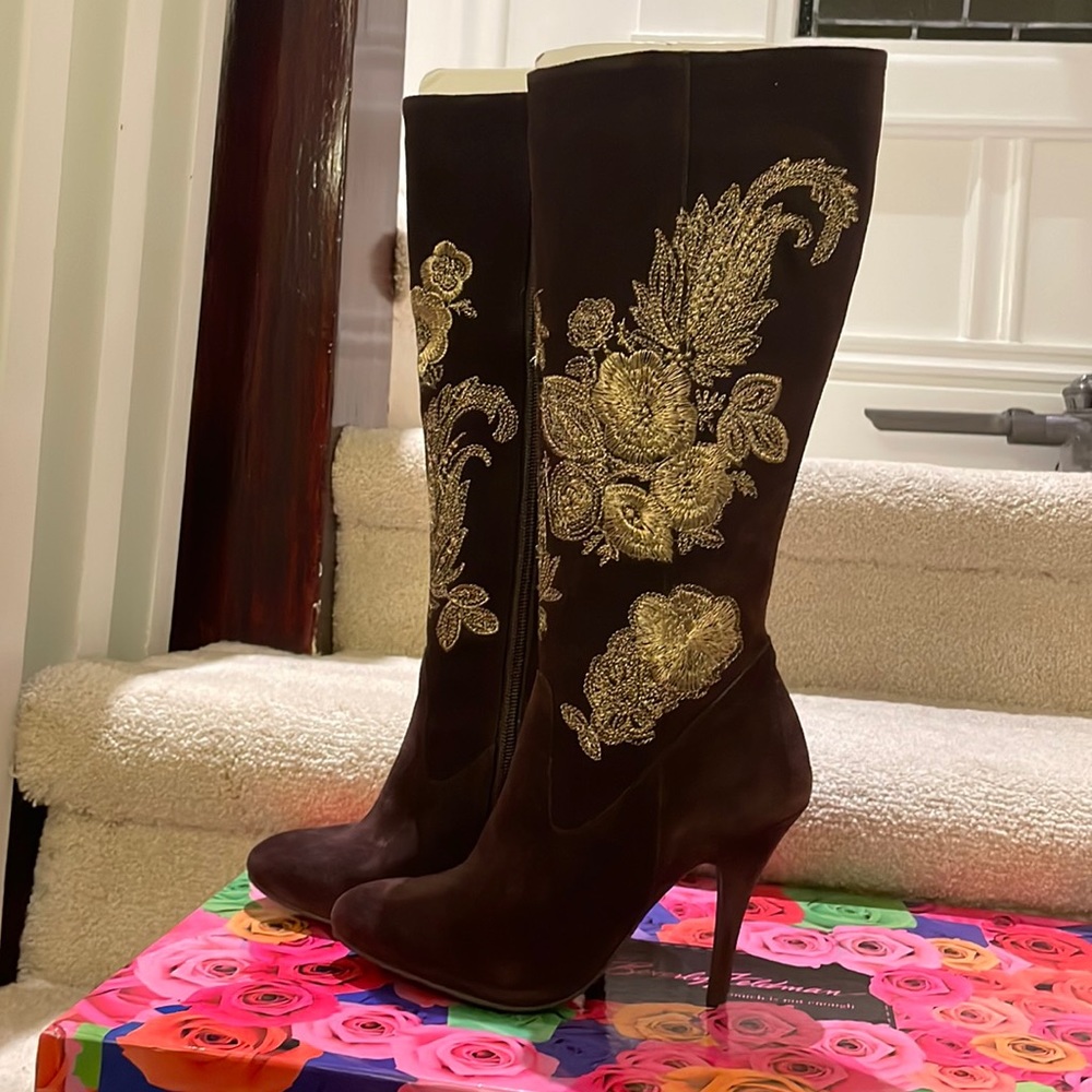 NIB Beverly Feldman Feather Boots - 6M